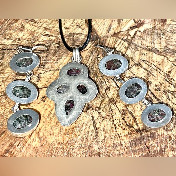 Dark Eudialyte Pendant & Earrings Set - Picture 7 of 8
